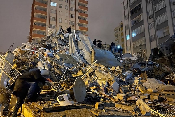 Động đất mạnh tại Thổ Nhĩ Kỳ và Syria Đã có hơn 2 300 người thiệt mạng